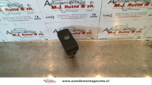 O106746 Gebruikte verwarmingsschakelaar achterruit Dacia Logan