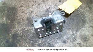 O83651 Gebruikte portierslot mechaniek 4deurs rechts-voor Dacia Logan