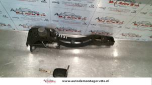 O132488 Gebruikte cilinderslot portier links Peugeot 307