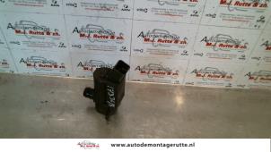 O115704 Gebruikte ruitensproeierpomp voor Toyota Starlet
