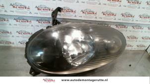 O73877 Gebruikte rechter koplamp Nissan Micra