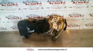 O83364 Gebruikte slotmechaniek portier 4deurs links-achter Mazda 6.
