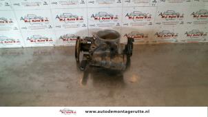 O122827 Gebruikte gasklephuis Mazda 323F