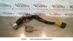 O114363 Gebruikte sleutel+contactslot Renault Twingo