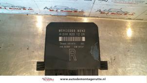 Gebruikte Centrale Deurvergrendelings Module Mercedes CLK (C208) 2.0 200 16V Prijs op aanvraag aangeboden door Autodemontage M.J. Rutte B.V.