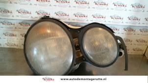 O73334 Gebruikte rechter koplamp Mercedes E-Klasse