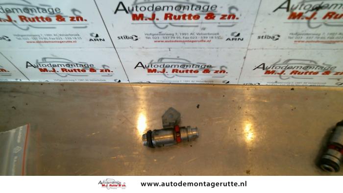Gebruikte Injector (benzine injectie) Volkswagen Lupo O121334