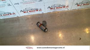 O121335 Gebruikte injector (benzine injectie) Volkswagen Lupo