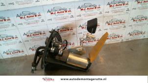 O121073 Gebruikte tank element pomp Toyota Corolla