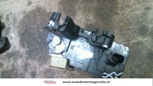 O83318 Gebruikte slotmechaniek portier 4deurs links-achter Opel Vectra