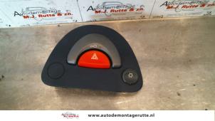 O104406 Gebruikte schakelaar paniekverlichting Smart Fortwo