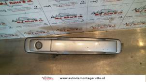O80295 Gebruikte portiergreep 4deurs links-voor Ssang Yong Rexton