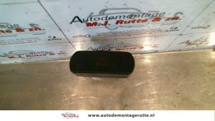 O104394 Gebruikte gevarenlicht schakelaar Ssang Yong Rexton