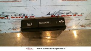 O106837 Gebruikte verwarmingsschakelaar achterruit Toyota Avensis