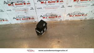 O108294 Gebruikte schakelaar elektrisch raam Toyota Avensis