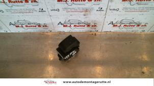 O108296 Gebruikte schakelaar elektrisch raam Toyota Avensis
