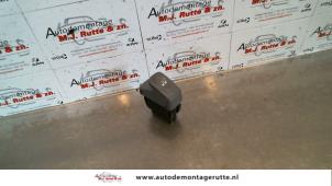 O107981 Gebruikte ruit schakelaar elektrisch Renault Twingo