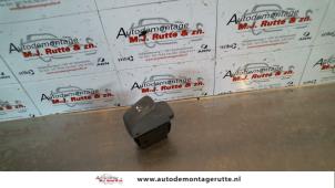 O107982 Gebruikte ruit schakelaar elektrisch Renault Twingo