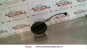 O132832 Gebruikte tankdop Nissan Almera Tino