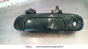 O80172 Gebruikte deurgreep 4deurs links-voor Mazda Premacy