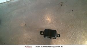 O107443 Gebruikte elektrisch raam schakelaar Mazda Premacy