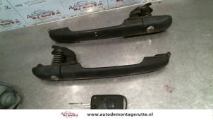O79614 Gebruikte deurgreep 2deurs links Mercedes Vito