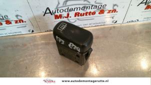 Gebruikte Verwarmingsschakelaar Achterruit Mercedes Vito (638.0) 2.2 CDI 108 16V Prijs op aanvraag aangeboden door Autodemontage M.J. Rutte B.V.