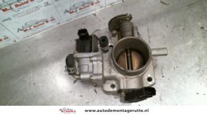 O122825 Gebruikte gasklephuis Mazda 323F