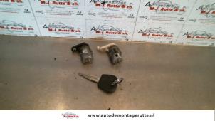 O81586 Gebruikte portierslot cilinder links Daewoo Lanos