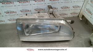 O74575 Gebruikte rechter koplamp Toyota Corolla