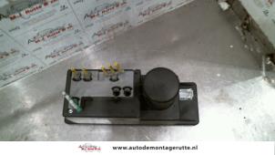 O110875 Gebruikte pomp elektrische deurvergrendeling Mercedes C-Klasse