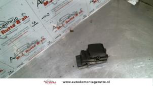 O108277 Gebruikte schakelaar elektrisch raam Suzuki SX-4