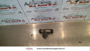 O121659 Gebruikte injector (benzine injectie) Renault Megane Scenic