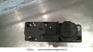 Gebruikte Centrale Deurvergrendelings Module Mercedes CLK (C208) 3.2 320 V6 18V Prijs op aanvraag aangeboden door Autodemontage M.J. Rutte B.V.
