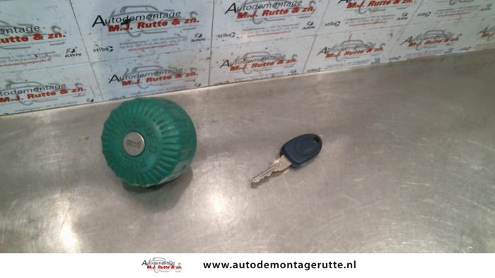 Gebruikte Tankdop Fiat Punto O98233
