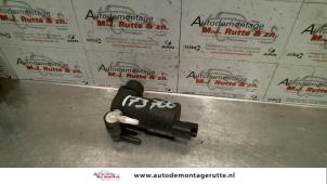 O115538 Gebruikte ruitensproeierpomp voor Renault Laguna