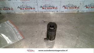 O115359 Gebruikte ruitensproeierpomp voor Kia Shuma