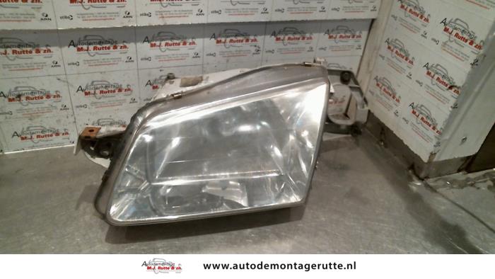 Gebruikte Linker Koplamp Mazda 323F O72300