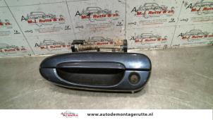 O80158 Gebruikte deurgreep 4deurs links-voor Mazda 626