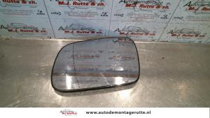 Gebruikte Spiegelglas links Peugeot 307 (3A/C/D) 2.0 16V Prijs op aanvraag aangeboden door Autodemontage M.J. Rutte B.V.