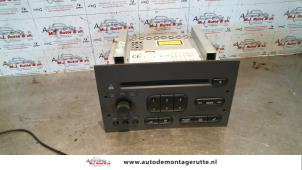 Gebruikte Radio Saab 9-5 (YS3E) 2.0t 16V Prijs op aanvraag aangeboden door Autodemontage M.J. Rutte B.V.