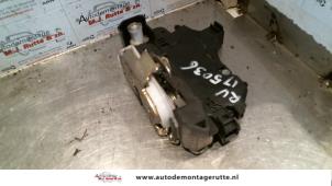 O83772 Gebruikte slotmechaniek portier 4deurs rechts-voor Mitsubishi Colt