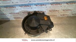 O129512 Gebruikte kachel ventilatiemotor Audi A4