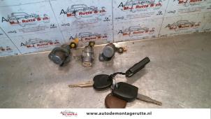 O81903 Gebruikte cilinderslot portier rechts Hyundai Trajet