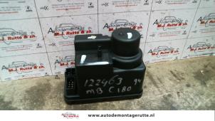O110861 Gebruikte pomp elektrische deurvergrendeling Mercedes C-Klasse