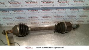 O111354 Gebruikte steekas links-voor Volvo V50