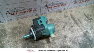 O74672 Gebruikte motor koplamp Renault Twingo