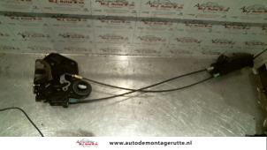 O83474 Gebruikte slotmechaniek portier 4deurs links-achter Daihatsu Sirion