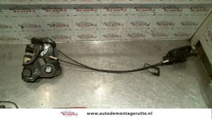 O83804 Gebruikte slotmechaniek portier 4deurs rechts-voor Daihatsu Sirion