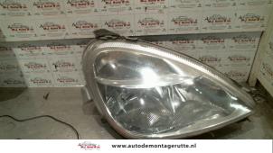 O73338 Gebruikte koplamp rechts Mercedes A-Klasse
